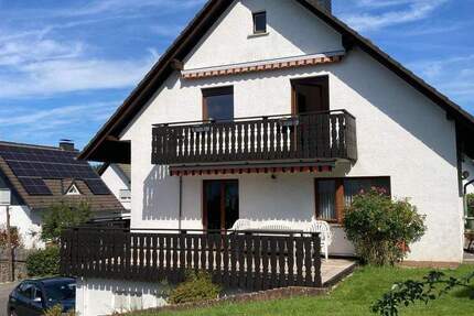 Charmantes Zweifamilienhaus in begehrter Höhenlage von Engelskirchen-Ründeroth 5 zimmer