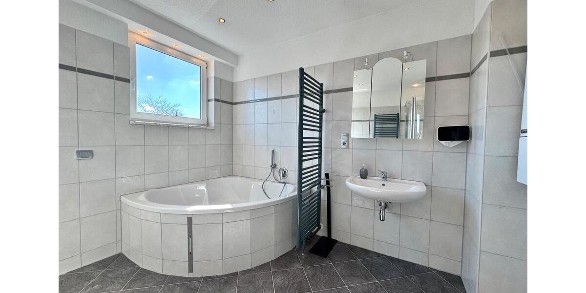 Maisonettenwohnung Remscheid Lüttringhausen - 3.5 Zimmer, 110 m&sup2;, 900&euro; | Angebot:26019160