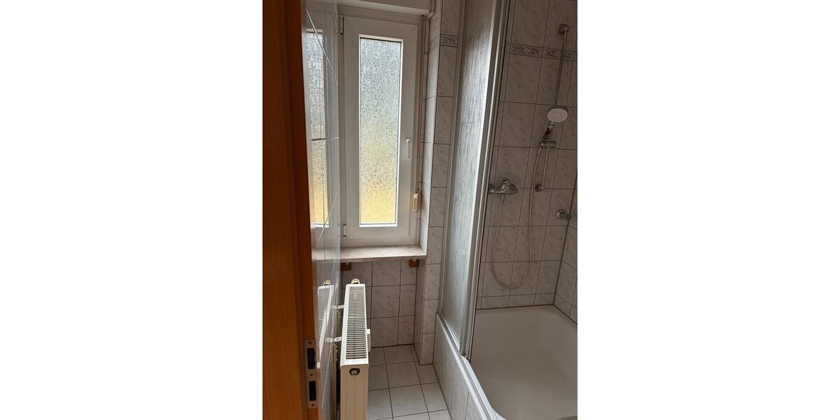 2 Zimmer Erdgeschosswohnung mit Einbauküche in Solingen Wald 2 zimmer