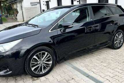 Toyota Avensis 65.478 km 15.489 &euro; Düsseldorf, Stadt 40599