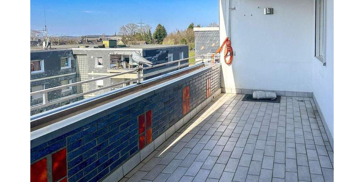 **RESERVIERT**Familienglück auf 4 Zimmern - mit sonnigem Südbalkon und Tiefgaragenstellplatz 4 zimmer