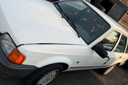 Ford Escort 125.000 km 1.700 &euro; Wipperfürth 51688