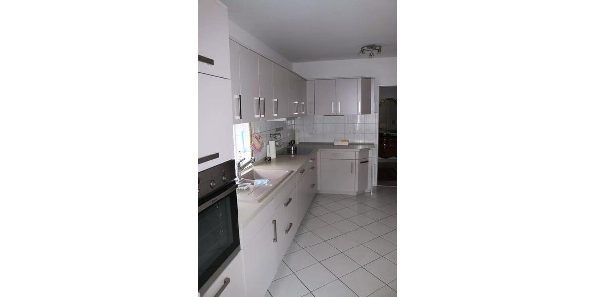 Toll geschnittene Wohnung mit Schwimmbad - provisionsfrei! 4 zimmer