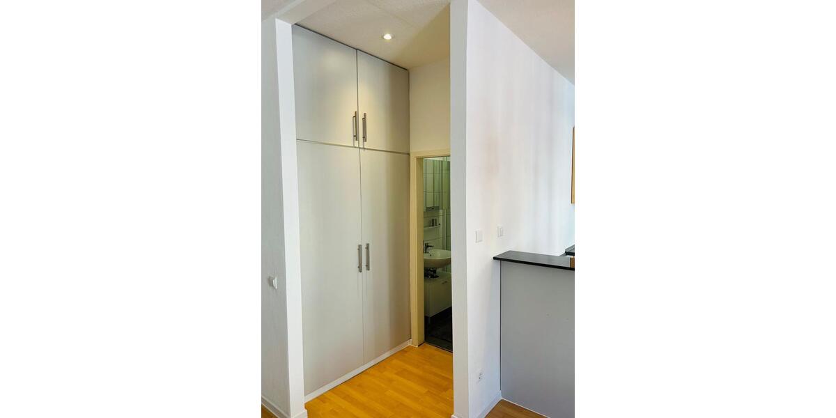 Vollmöbilierte Altbauwohnung auf Zeit am Düsseldorfer Volksgarten 1 zimmer