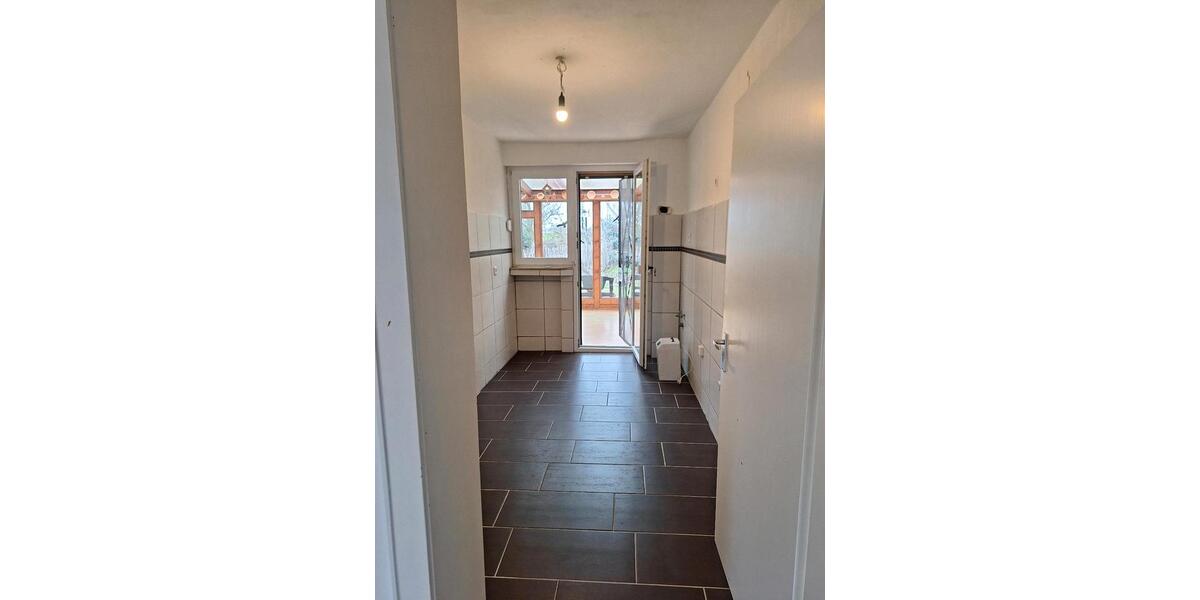 Helle Parterre Wohnung mit Garten und Wintergarten 2 zimmer