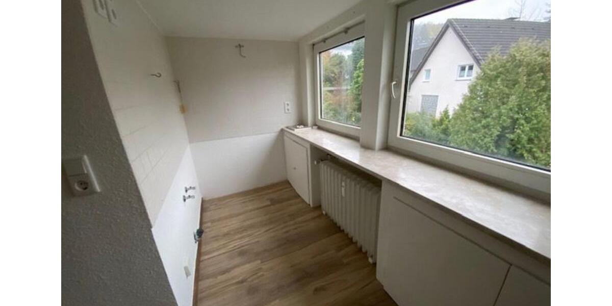 SCHÖNE HELLE DG-WOHNUNG renoviert IN SUPER LAGE 4 zimmer