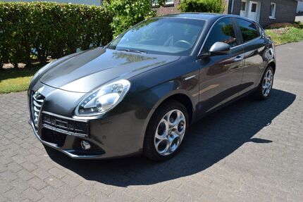 Alfa Romeo Giulietta 102.000 km 12.900 € Remscheid 42859