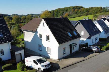 Freistehendes Zweifamilienhaus mit großem Grundstück 6 zimmer