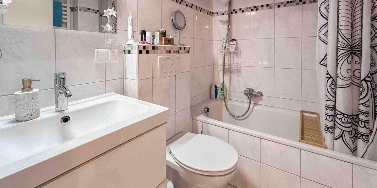 Gemütliche Dachgeschoss Wohnung mit TG-Stellplatz in Remscheid Reinshagen 2 zimmer