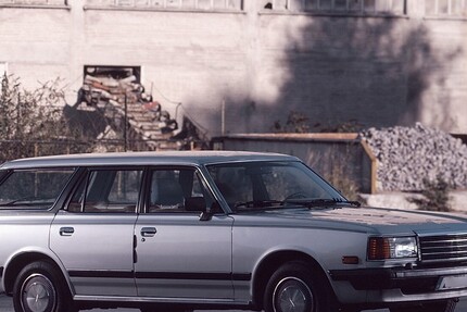 Mazda 929 II 190.000 km 8.300 € Düsseldorf 40213