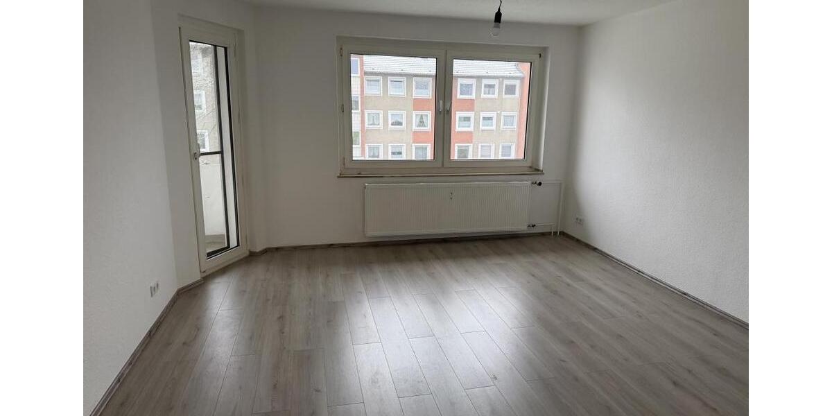 Hier lässt es sich schön wohnen ! Renovierte 3 Zimmer Wohnung mit Balkon 3 zimmer