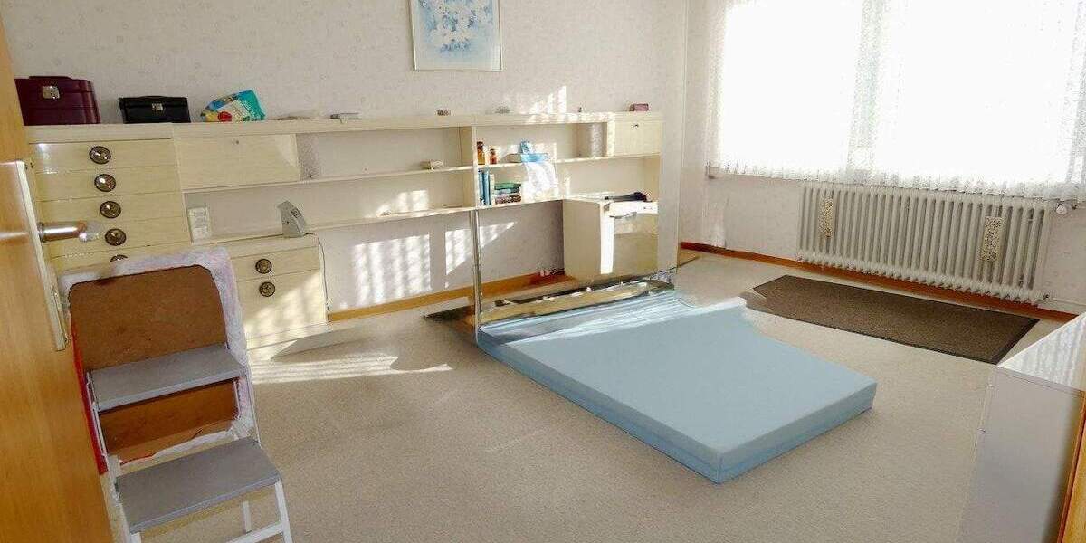 Geräumig - Gepflegt - mit 2 Wohneinheiten, 2 Garagen, Garten, Balkon, Terrasse ... 7 zimmer