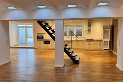 Haus zum Kaufen in Düsseldorf 1.150.000 € 386 m² 6 zimmer