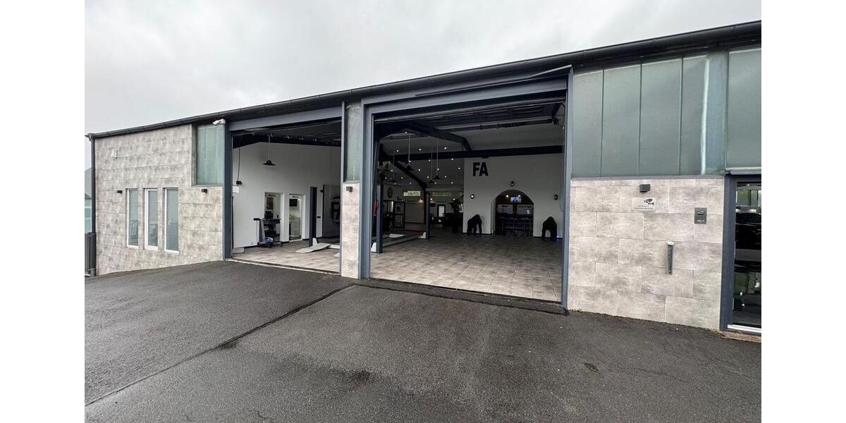 Befahrbare Autohaus Gewerbehalle Halle ca 900qm mit Büro zimmer