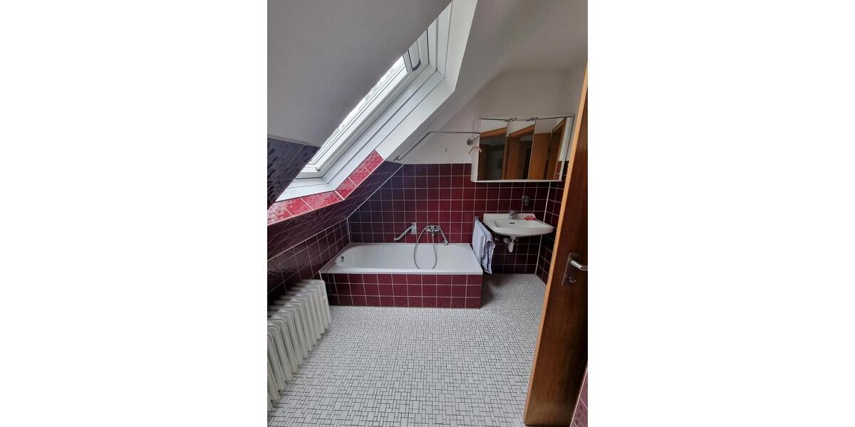 Dachgeschoßwohnung Bergisch Gladbach Alt-Frankenforst - 2 Zimmer, 61 m&sup2;, 810&euro; | Angebot:26165997