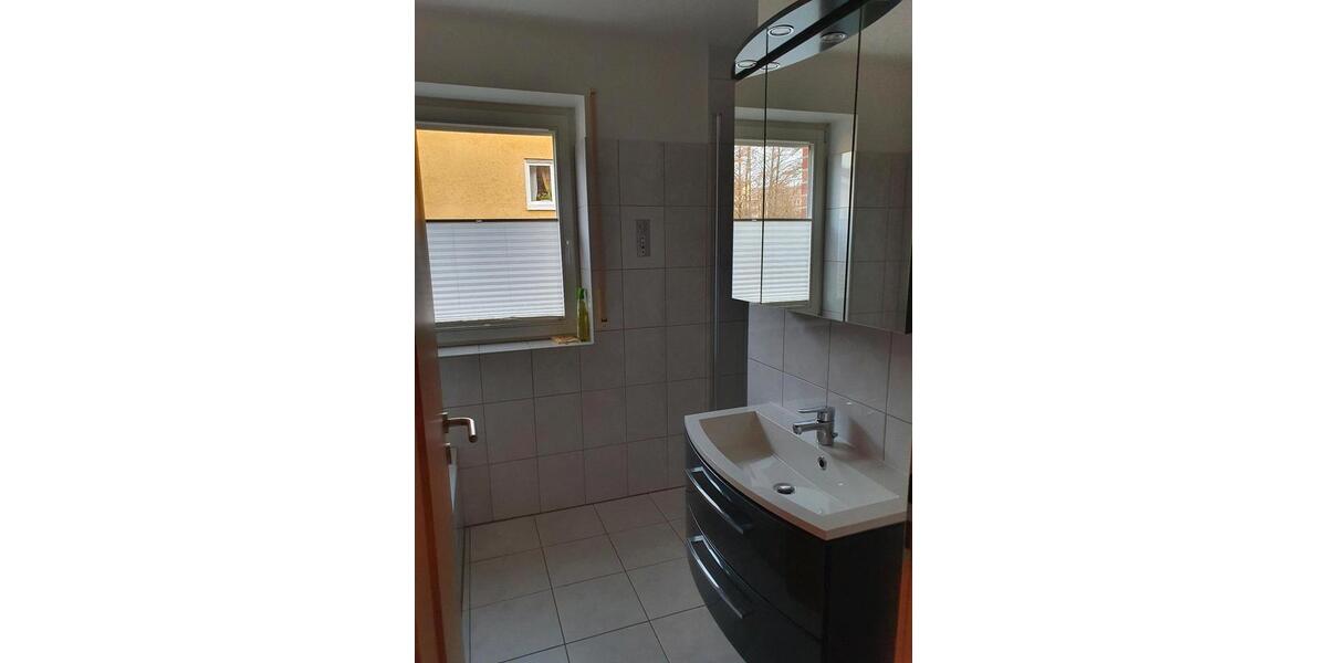 Etagenwohnung Remscheid Lüttringhausen - 4 Zimmer, 80 m&sup2;, 220.000&euro; | Angebot:27425681