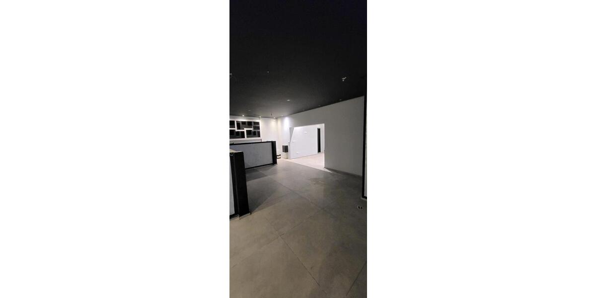 Einzelhandels-Gastronomiefläche in einer sehr guten Lage zu vermieten zimmer