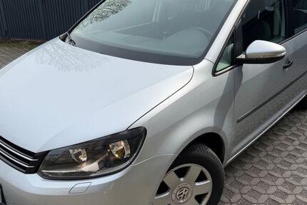 VW Touran 157.000 km 7.599 &euro; Düsseldorf 40231