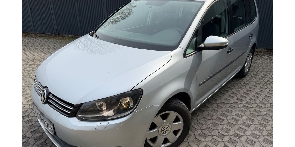 VW Touran 157.000 km 7.599 &euro; Düsseldorf 40231