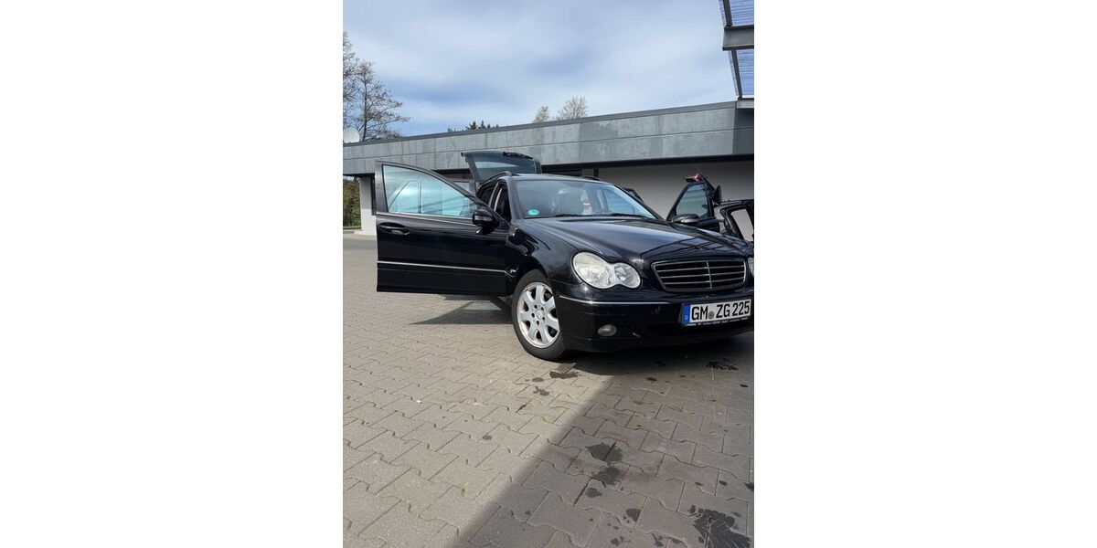 Mercedes-Benz 220 252.778 km 3.000 &euro; Wipperfürth 51688
