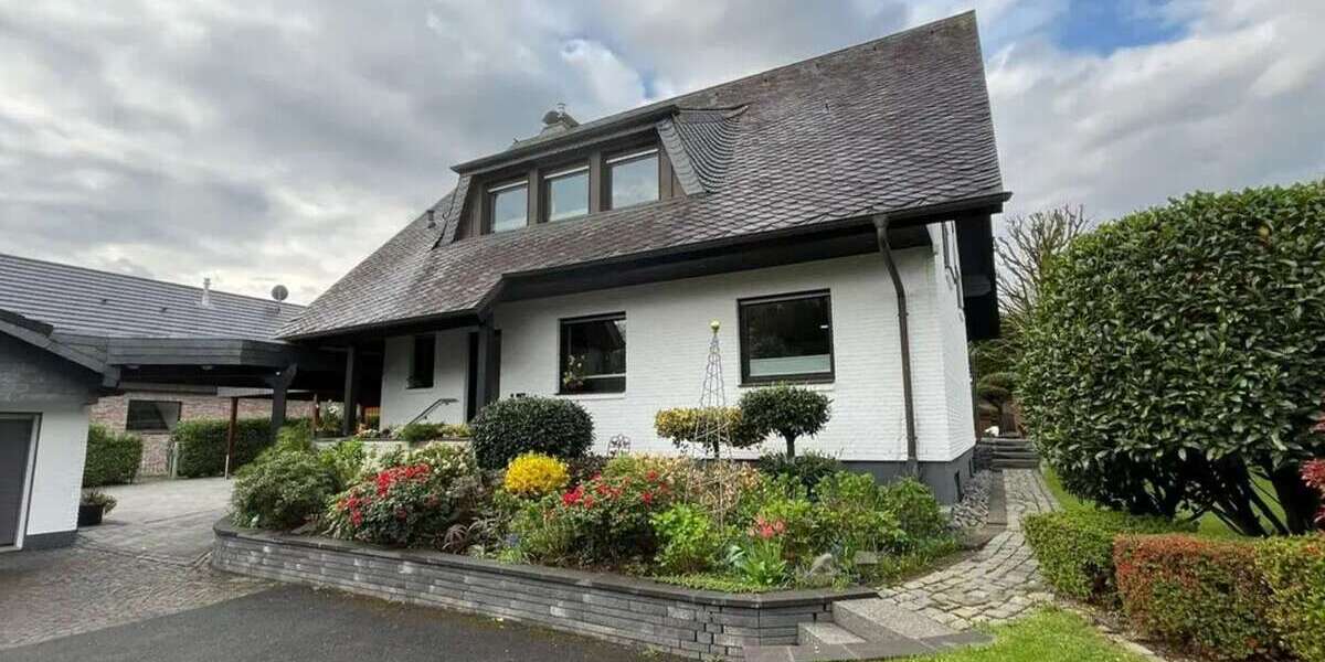 Haus zum Mieten in Overath 2.600 € 240 m² 5 zimmer