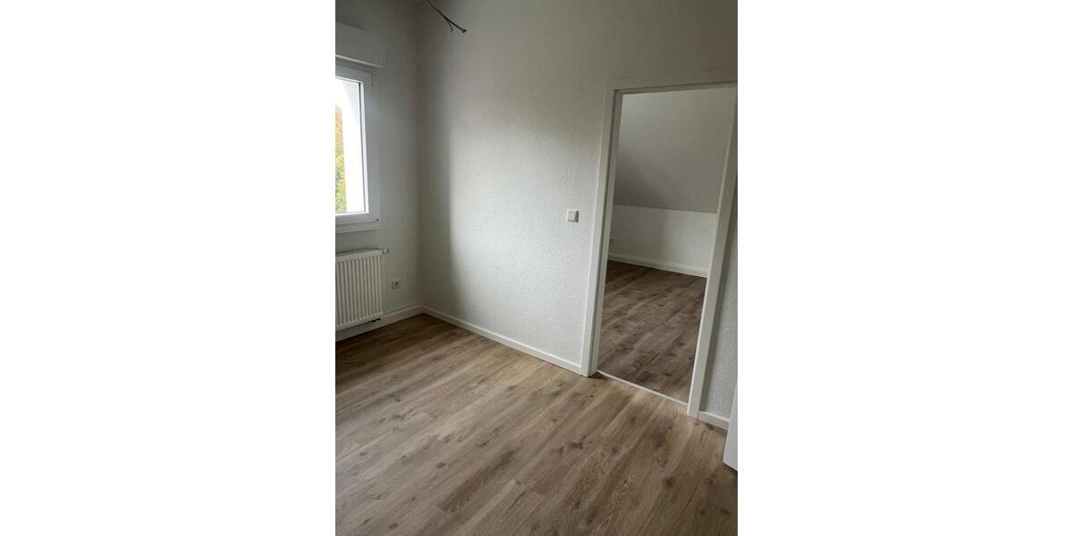 Dachgeschoßwohnung Solingen Central - 4 Zimmer, 80 m&sup2;, 800&euro; | Angebot:26465564