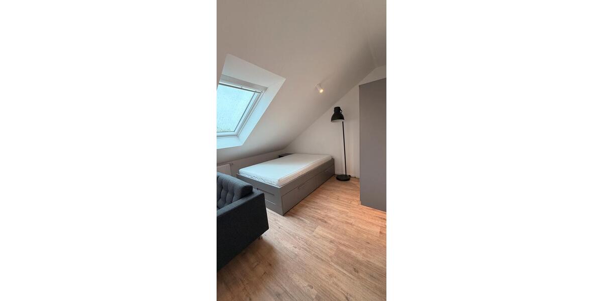 Dachgeschoßwohnung Düsseldorf Stadtbezirk 8 - 1.5 Zimmer, 29 m&sup2;, 730&euro; | Angebot:26432458
