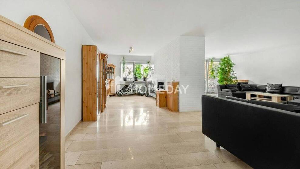 Modernisierte Erdgeschoßwohnung mit Kamin, Massagedusche & privatem Garten - Wohnen mit Stil