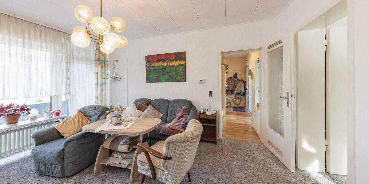 Verlässlich vermietet: Eigentumswohnung mit zwei Loggien und mehreren Stellplätzen 3 zimmer