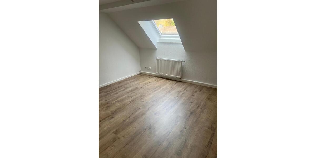 Dachgeschoßwohnung Solingen Central - 4 Zimmer, 80 m&sup2;, 800&euro; | Angebot:26465564