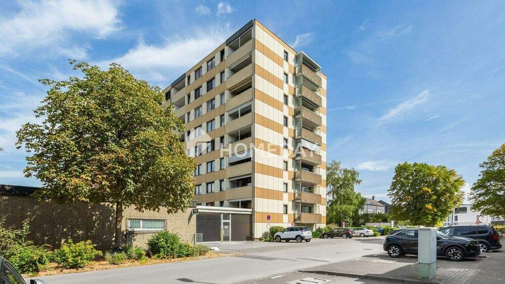 Gut geschnittene Etagenwohnung mit Aufzug, Stellplatz und Süd-West Loggia 3 zimmer