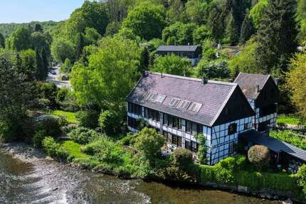 Haus Solingen Aufderhöhe - 14 Zimmer, 430 m&sup2;, 885.000&euro; | Angebot:26917353