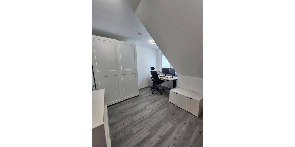 Dachgeschoßwohnung Leichlingen (Rheinland) - 3 Zimmer, 95 m&sup2;, 1.249&euro; | Angebot:26692780