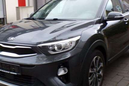 Kia Stonic 95.000 km 9.840 € Düsseldorf 40468
