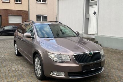 Skoda Superb 271.763 km 4.900 &euro; Solingen 42655