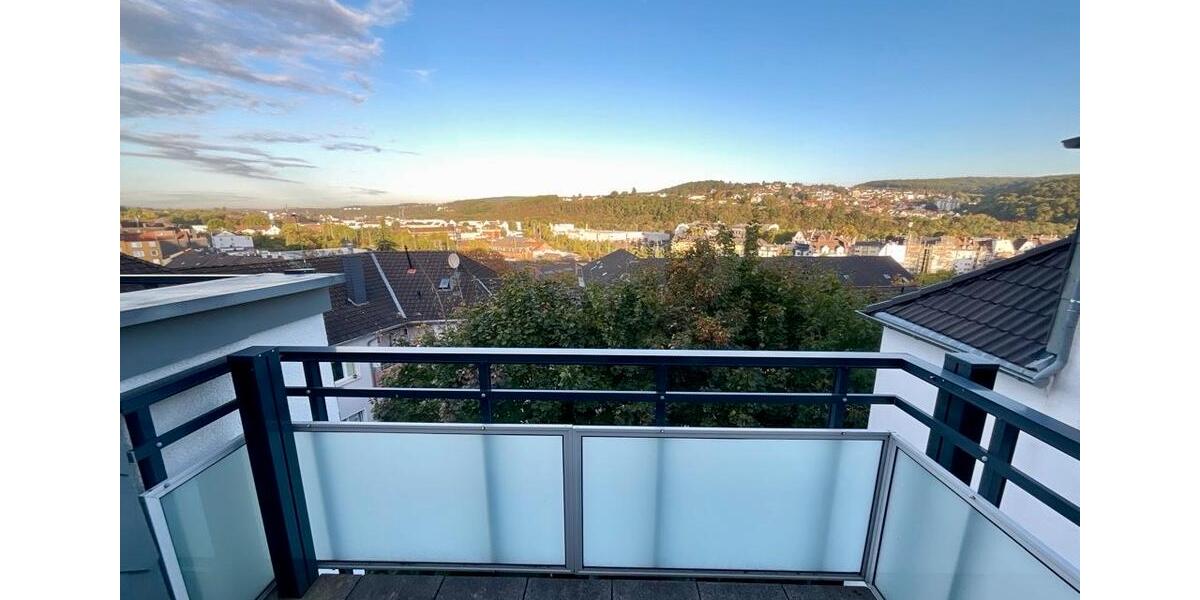Wunderschöne 4 Zimmerwohnung mit Balkon, erster Monat mietfrei 4 zimmer