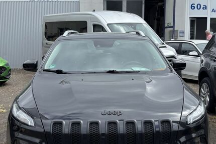 Jeep Cherokee 84.000 km 15.800 &euro; Bergisch Gladbach 51427