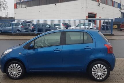 Toyota Yaris 149.556 km 3.999 &euro; Düsseldorf 40599