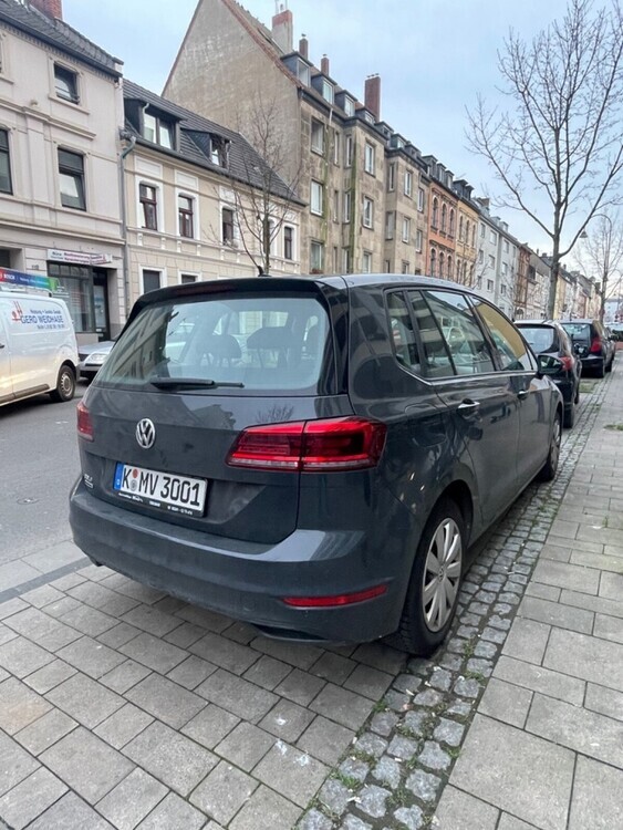VW Golf Sportsvan 184.235 km 10.500 € Köln 50667
