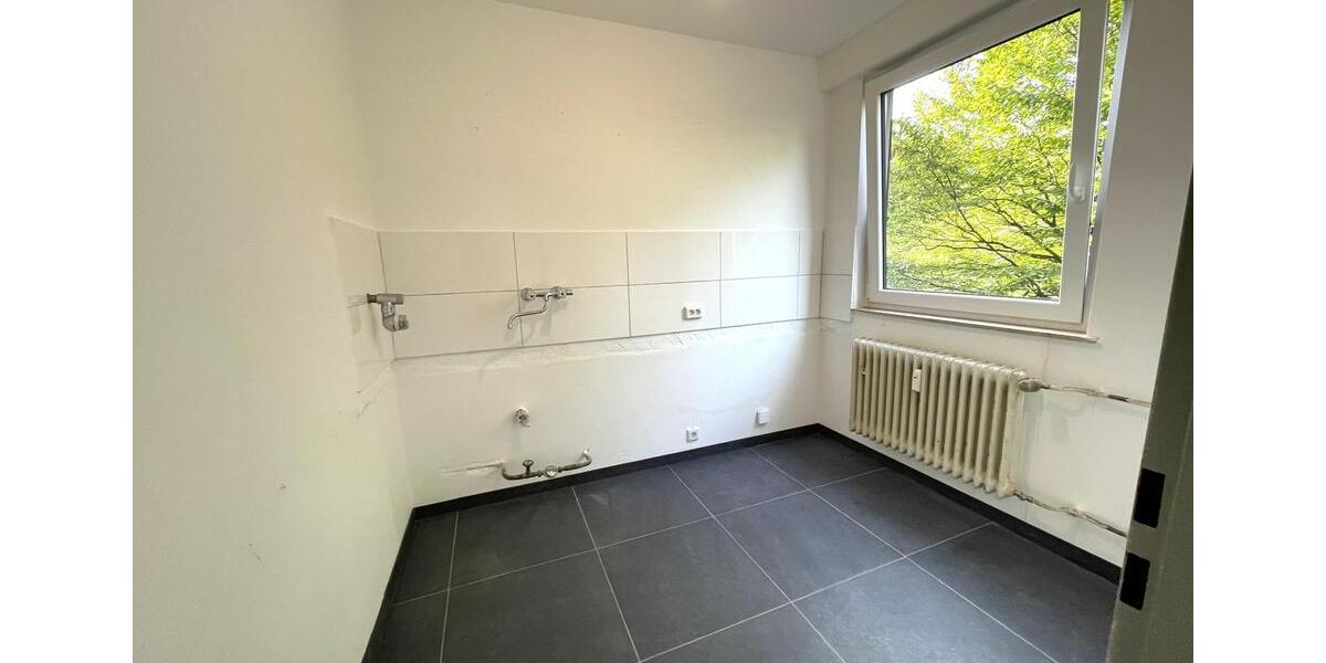 **Helle & frisch renovierte 2,5-Zimmer-Wohnung – mit Balkon & Aufzug** 2 zimmer