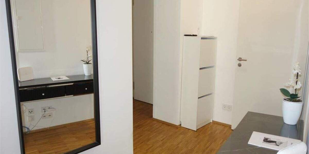 2 Zimmer Wohnung mit Fußbodenheizung und Balkon. EBK käuflich. Nur für eine Person geeignet. 2 zimmer