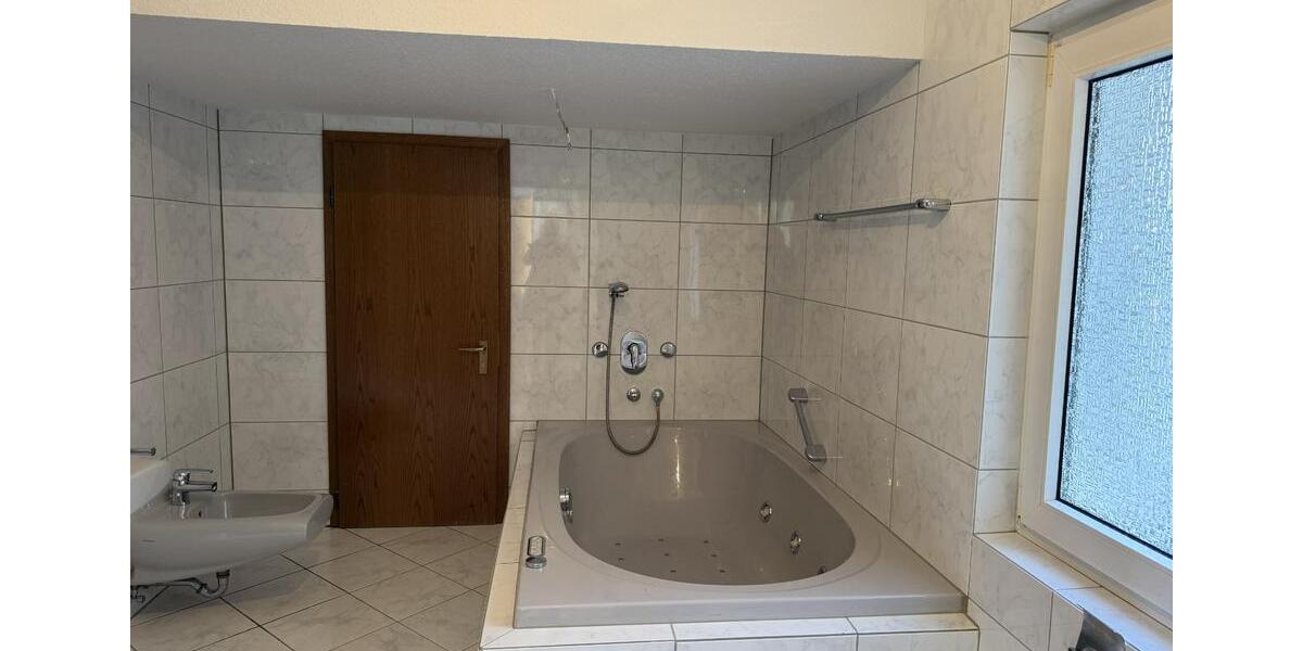 Erdgeschoßwohnung Wermelskirchen - 2 Zimmer, 75 m&sup2;, 750&euro; | Angebot:25720417