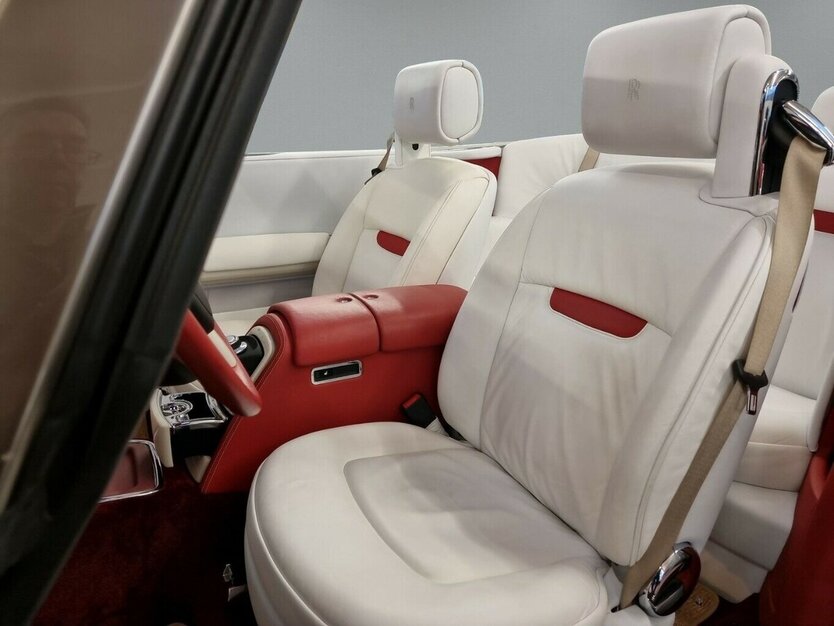 Rolls Royce Phantom Drophead Bespoke Spezial 21.800 km 195.000 € HAAN 42781