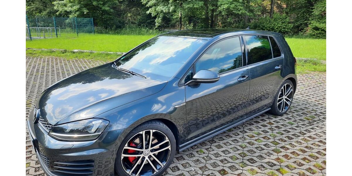 VW Golf 214.000 km 18.900 &euro; Remscheid 42855