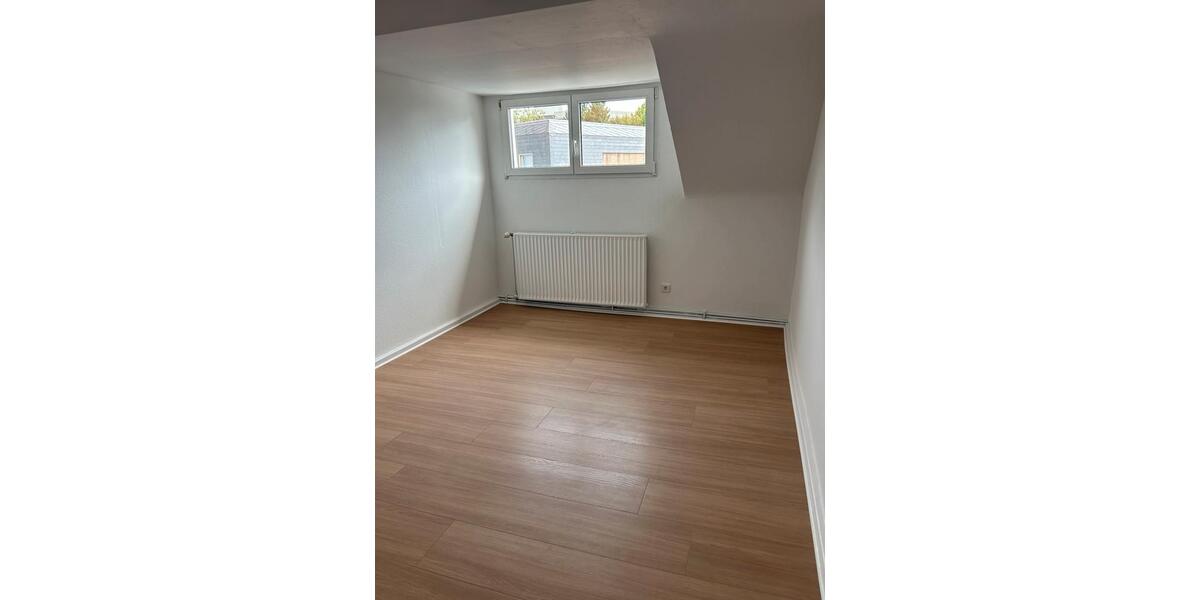 Dachgeschoßwohnung Wermelskirchen - 4 Zimmer, 95 m&sup2;, 650&euro; | Angebot:26459040
