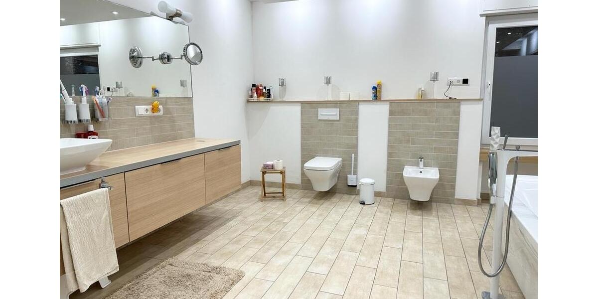 Einfamilienhaus Düsseldorf Stadtmitte - 5 Zimmer, 180 m&sup2;, 580.000&euro; | Angebot:25792432