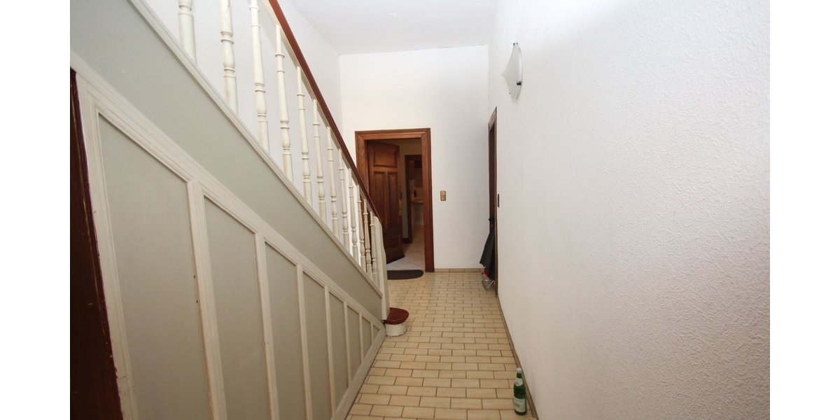 Mehrfamilienhaus mit drei Wohneinheiten und Entwicklungspotenzial 6 zimmer