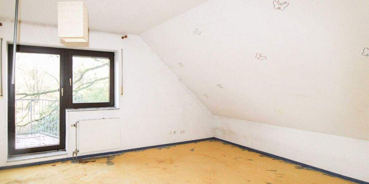 Aufgeteiltes Wohn- und Bürohaus in Sackgassenlage mit Tiefgarage und großem Naturgarten 1 zimmer