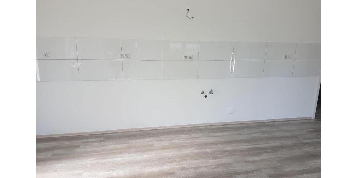 Laden Wohnung + 2 Garagen zu Verkaufen 2.5 zimmer