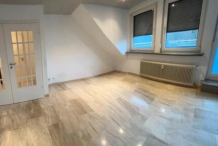 Helle Dachgeschosswohnung in Schildgen ab sofort zu vermieten 3 zimmer